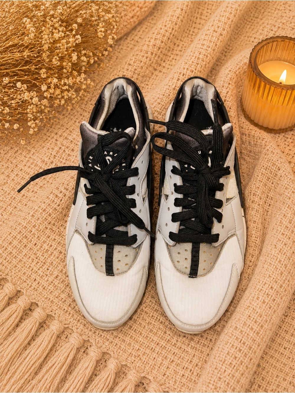 Nike Huaraches Women’s Sneakers in White and Black